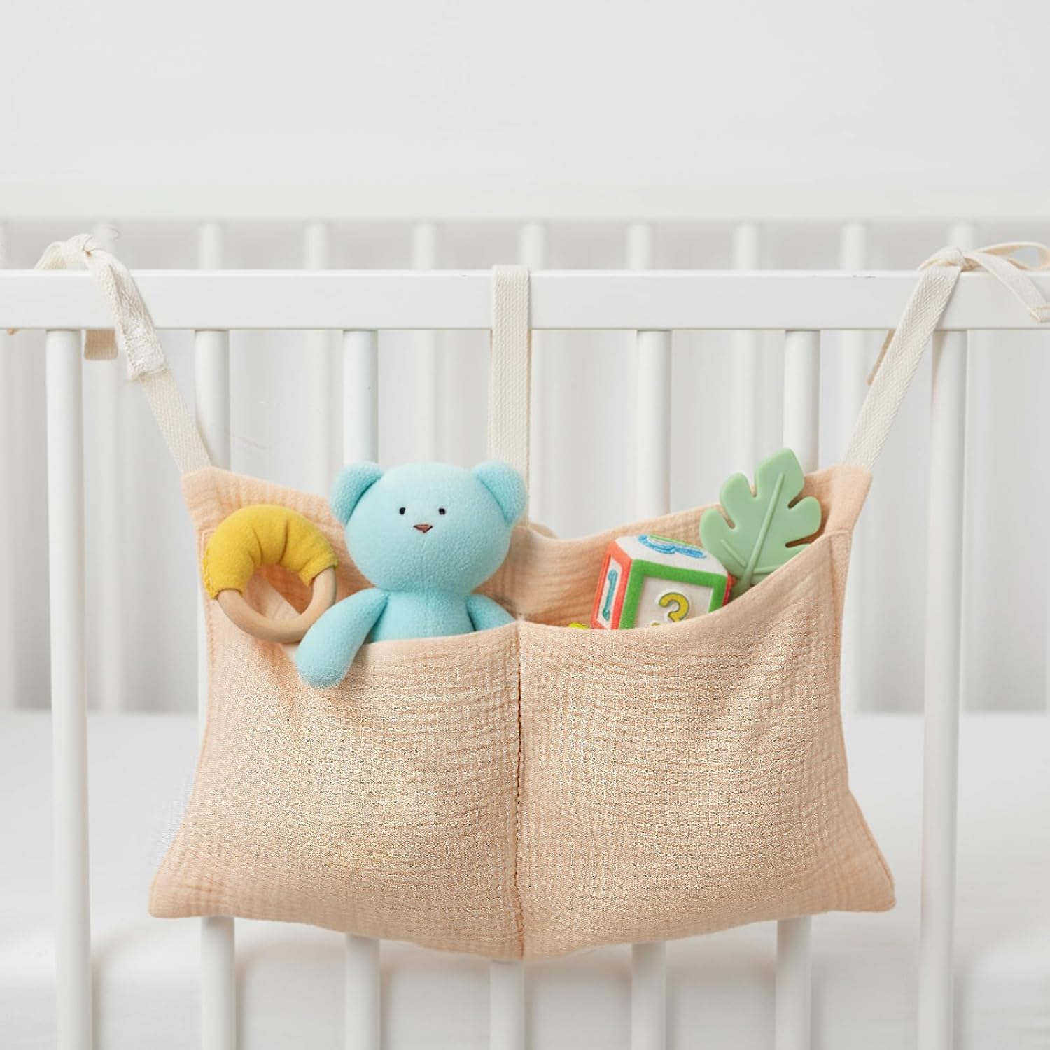 Sac de Rangement Suspendu pour Lit Bébé | Organisateur de Couches en Coton avec 2 Poches – Rangement pour Biberons, Jouets et Vêtements