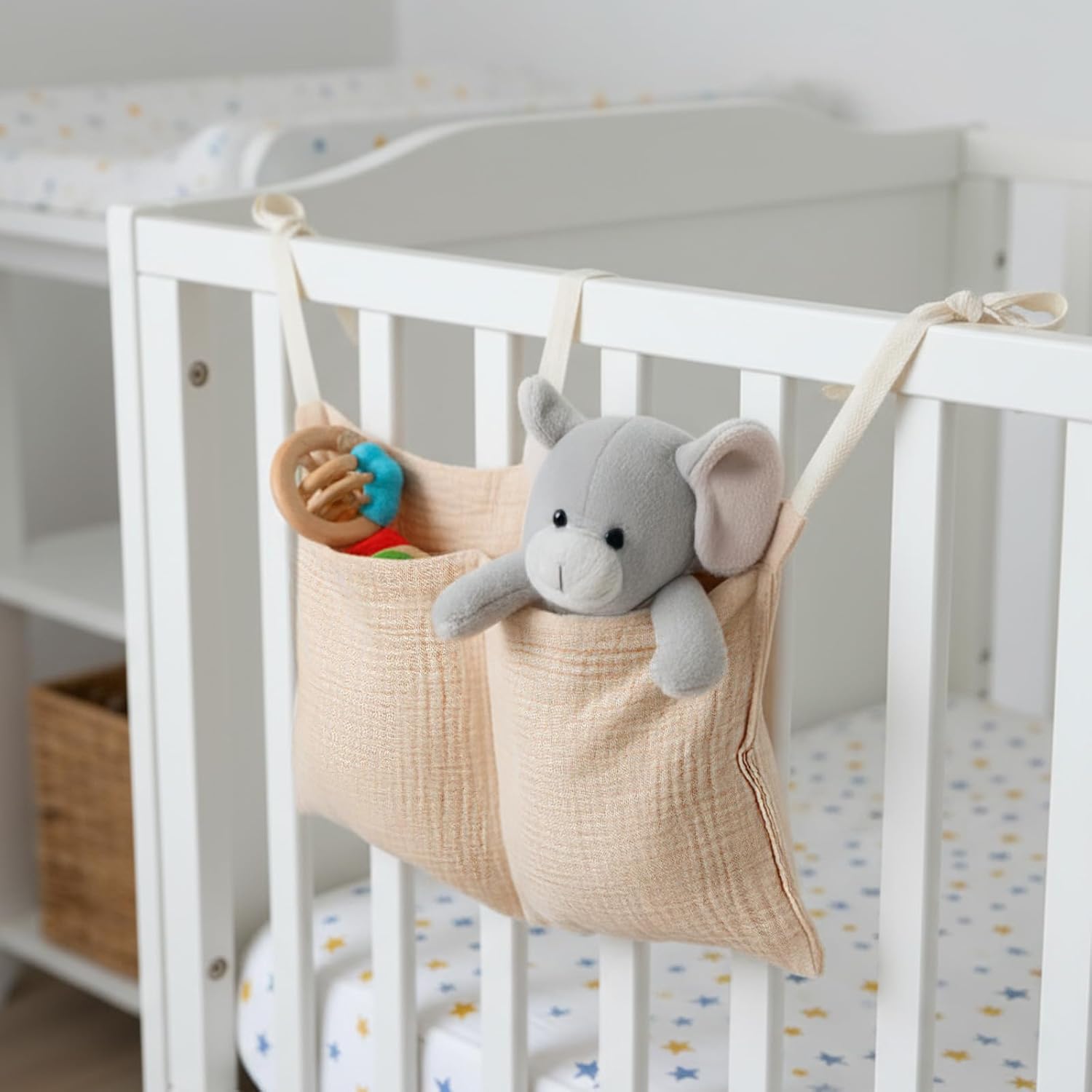 Sac de Rangement Suspendu pour Lit Bébé | Organisateur de Couches en Coton avec 2 Poches – Rangement pour Biberons, Jouets et Vêtements