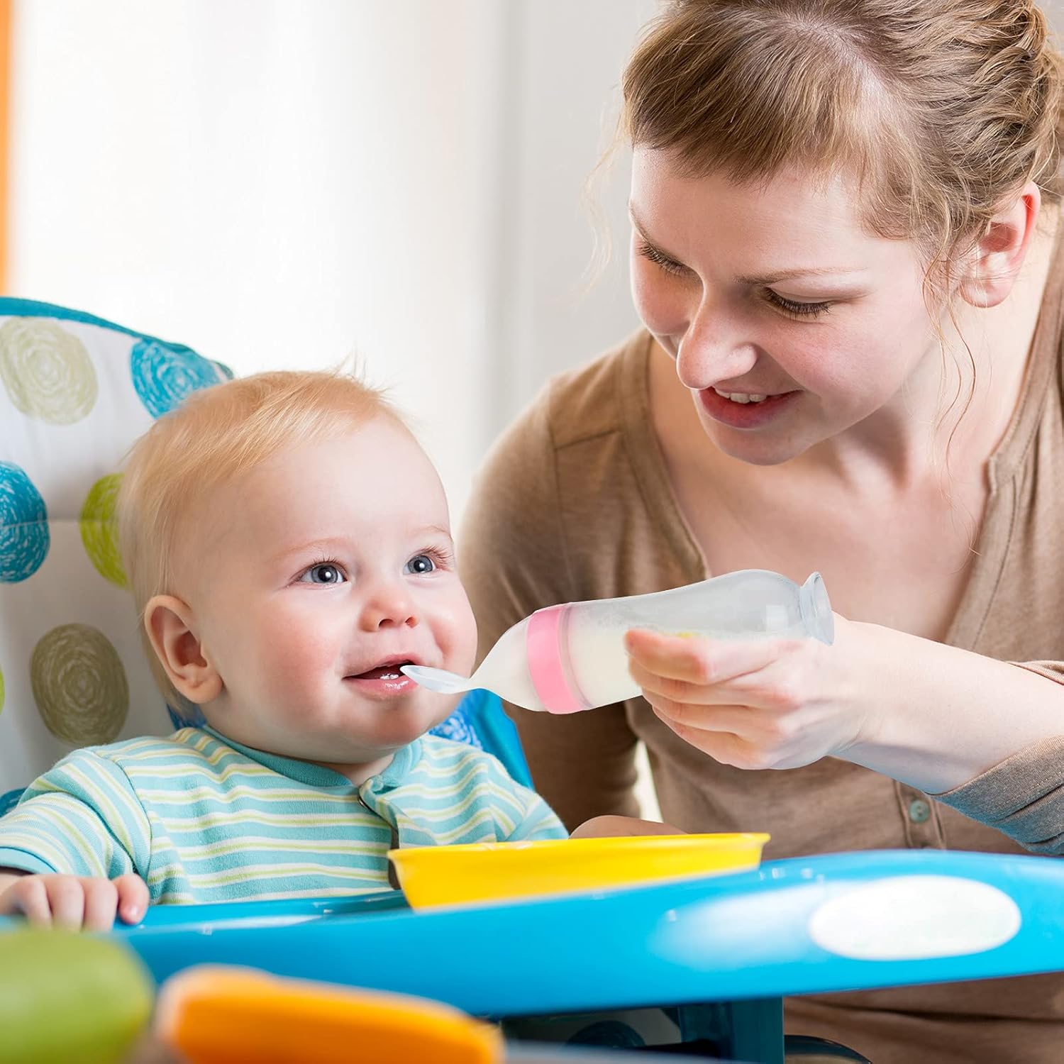Biberon en silicone super-doux avec cuillère pour les enfants de 1 à 4 ans