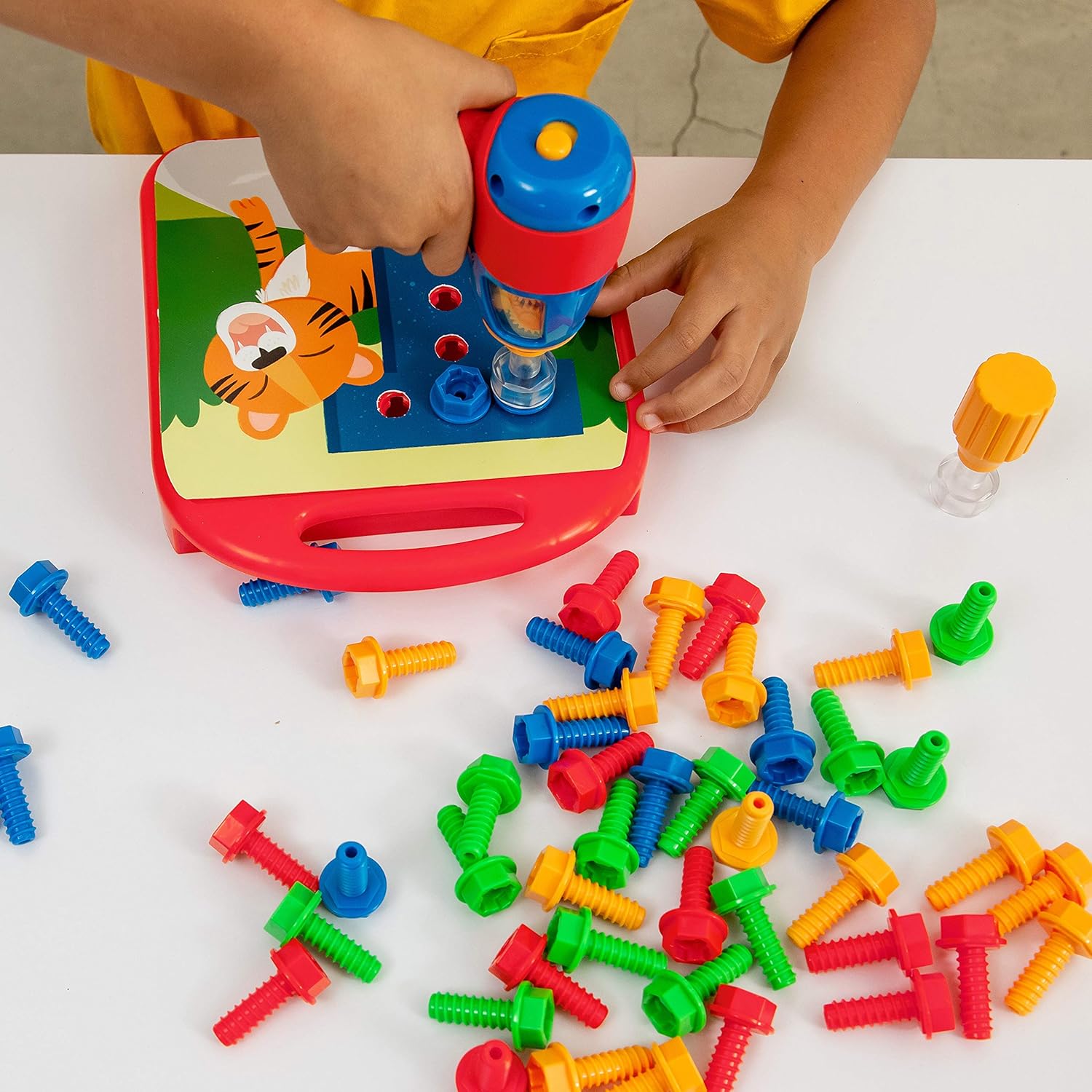 Educational Insights Design & Drill ABC et 123 - 90 Pièces avec Jeu de Perceuse Électrique, Essentiel pour les Classes de Maternelle et de Jardin d’Enfants, Âge 3+ King of Toys
