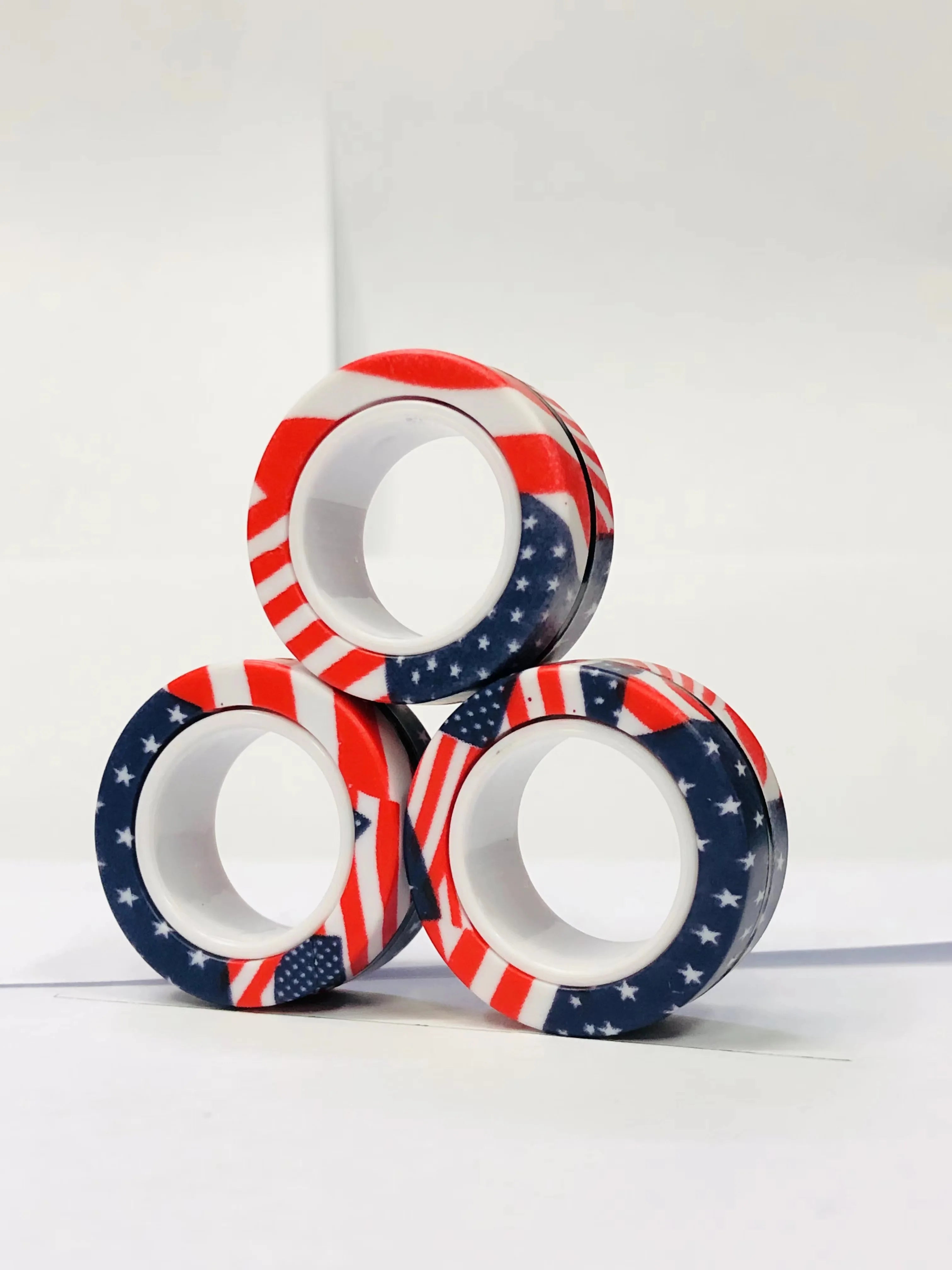 Anneaux magnétiques pour les doigts | Ensemble coloré de jouets fidget magnétiques pour enfants et adultes, anti-stress et soulagement de l’anxiété King of Toys