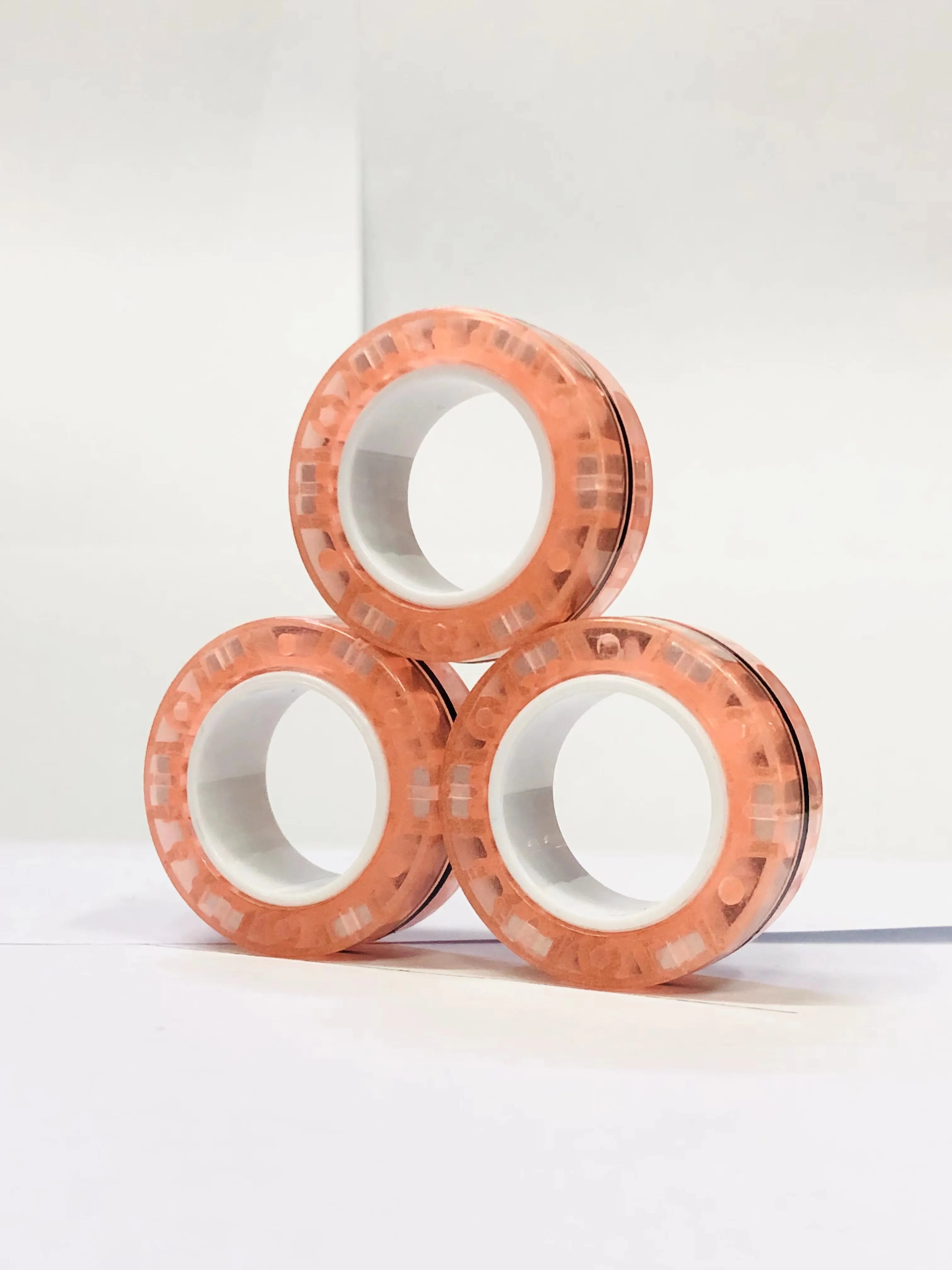 Anneaux magnétiques pour les doigts | Ensemble coloré de jouets fidget magnétiques pour enfants et adultes, anti-stress et soulagement de l’anxiété King of Toys