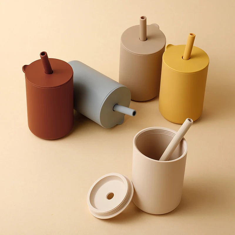 Tasse à paille pour bébé de 150ml Tasse à boire pour enfant de 5oz Tasse d'apprentissage en silicone pour bébé et enfant Tasse d'alimentation portable et pratique