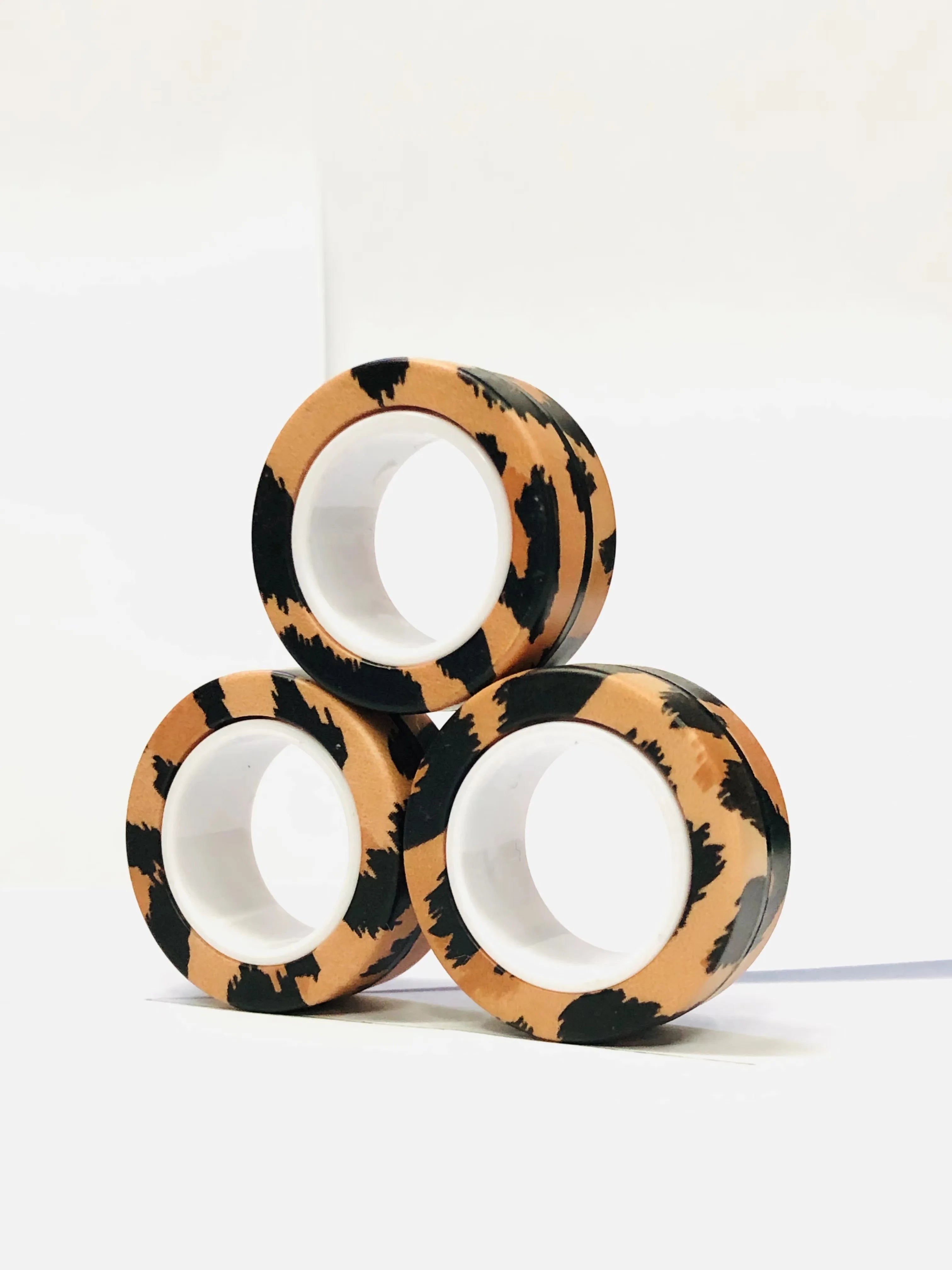 Anneaux magnétiques pour les doigts | Ensemble coloré de jouets fidget magnétiques pour enfants et adultes, anti-stress et soulagement de l’anxiété King of Toys