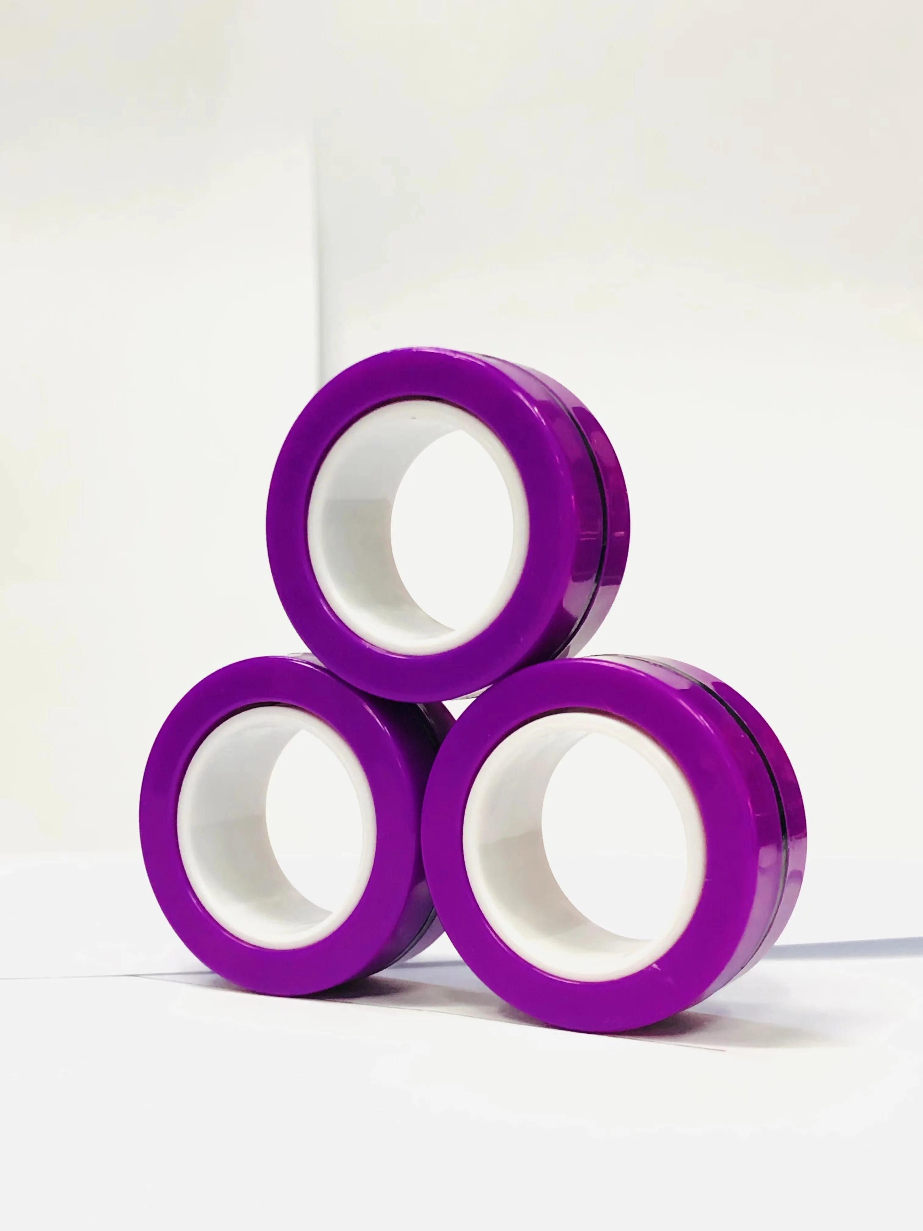 Anneaux magnétiques pour les doigts | Ensemble coloré de jouets fidget magnétiques pour enfants et adultes, anti-stress et soulagement de l’anxiété King of Toys