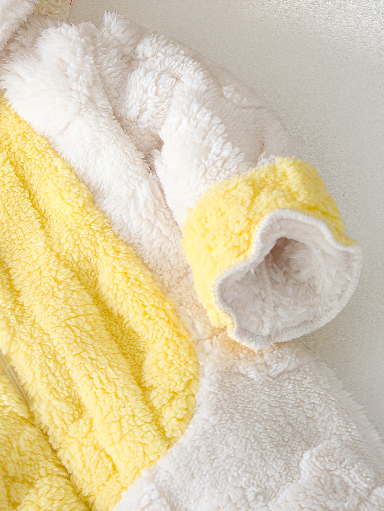 Combinaison Bébé Unisexe en Polaire Motif Poussin - Grenouillère à Capuche Chaude et Douce pour Filles et Garçons (Automne/Hiver)