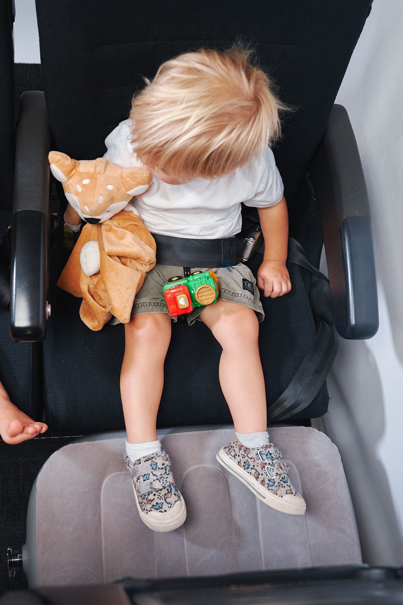 CloudNest Coussin de Voyage pour Enfants – Soutien gonflable pour avion et voiture