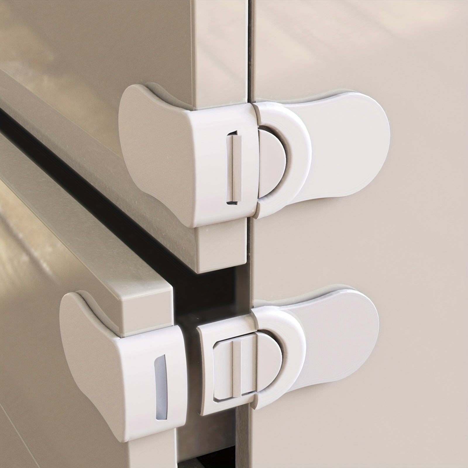 Looktosee Lot de 5 Verrous de Sécurité pour Armoires - Matériau ABS Sans Phtalates, Installation Facile Sans Perçage, Adhésif Puissant, Idéal pour Tiroirs, Réfrigérateurs, Parfait pour Offrir King of Toys