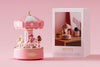 Carrousel de Noël avec Enceinte Bluetooth | Boîte à Musique en Bois à Manivelle Rotative avec Sapin de Noël, Décoration de Table King of Toys